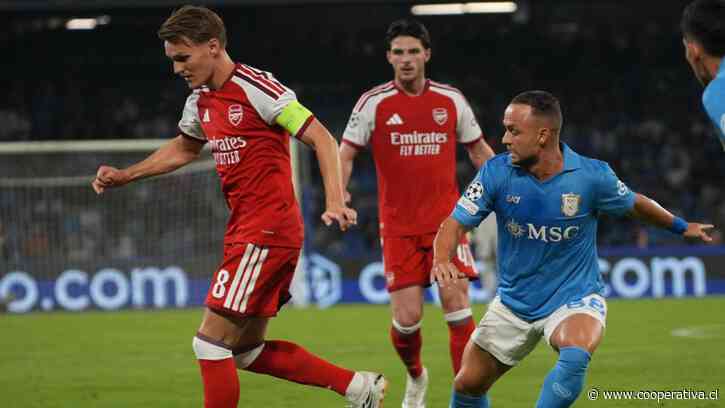 [VIDEO] Combinación de Arsenal permitió a Odegaard marcar un golazo a Napoli en Champions