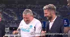 Seedorf slaat 'cadeau' van debutant-analist Mertens af: 'Dat drink ik niet'