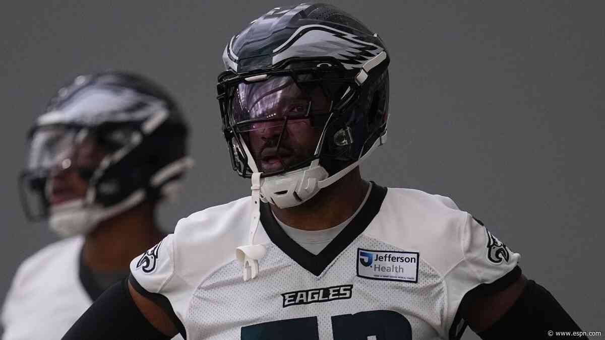 Eagles' Greenard back at practice for 1st time since this summer