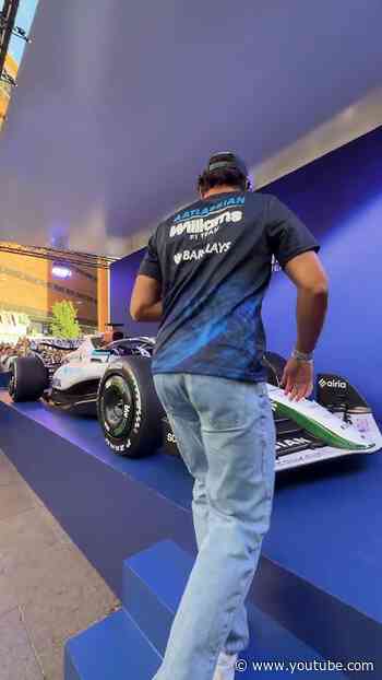 The moment Carlos unveiled our special Madrid race livery live 💙 #f1