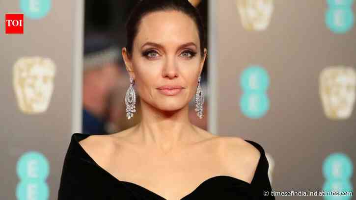 Jolie CONFIRMS plans to leave US; to be 'nomadic for a while'