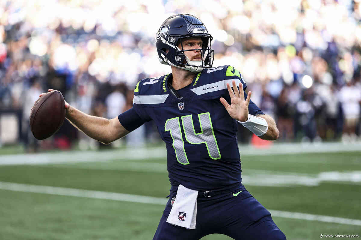 Seahawks quarterback Sam Darnold leaves game with a hip injury in NFL opener