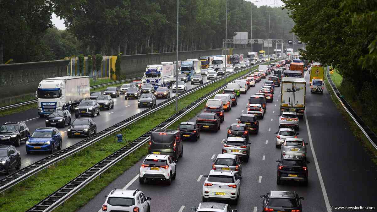 Verdeelde politiek leidt aandacht af van economische zwakte: ’Kijk uit voor stilstand zoals in Duitsland’