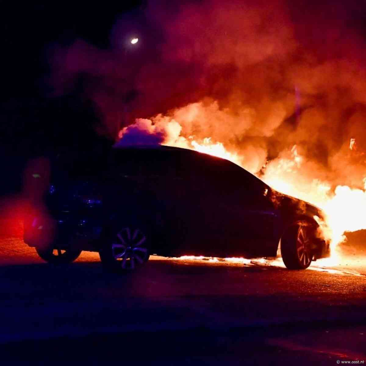 112 Nieuws: Autobrand in Vroomshoop | Kabels gedumpt en in brand gestoken