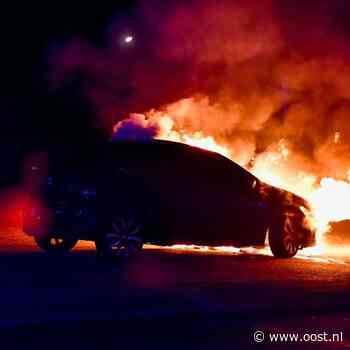 112 Nieuws: Autobrand in Vroomshoop | Kabels gedumpt en in brand gestoken