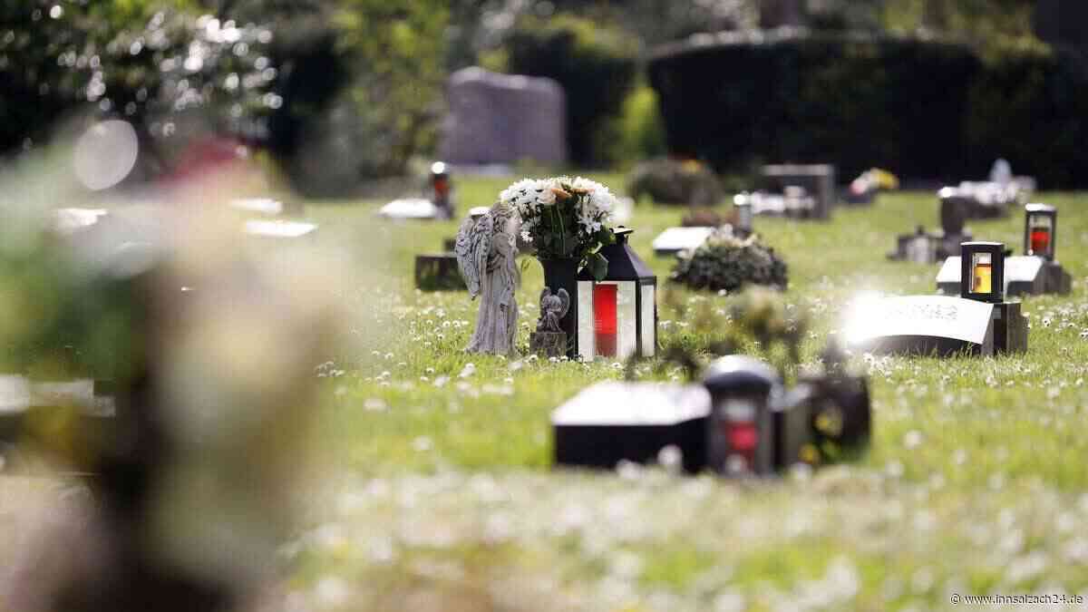 Unbekannter wütet auf Friedhof in Ampfing – Grableuchten zerstört