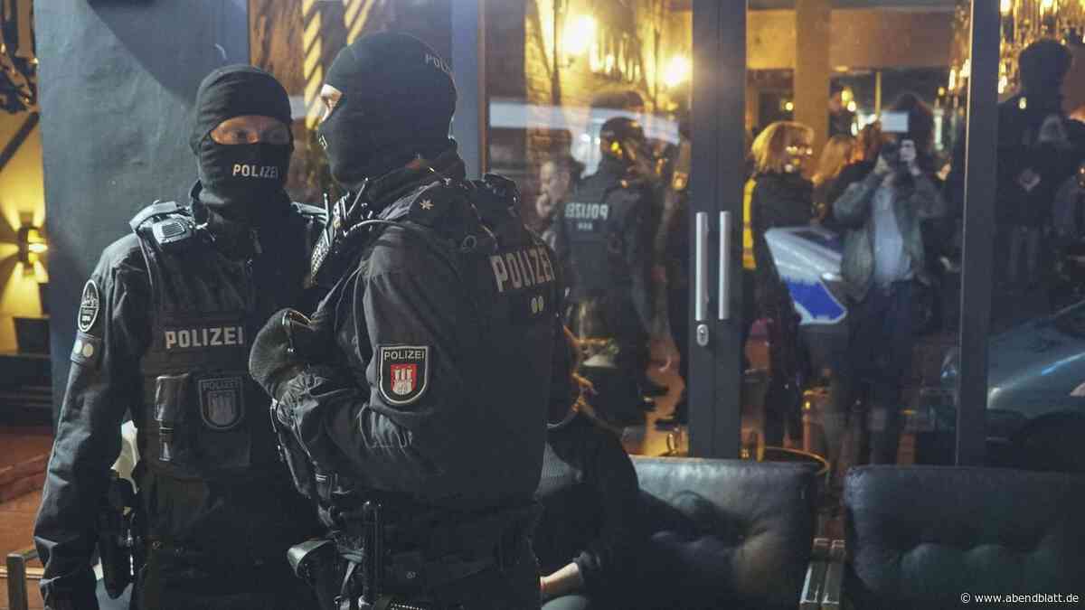 Abgeklebte Warnmelder, Werwölfe im Zimmer: Was Kontrolleure in Shishabars finden
