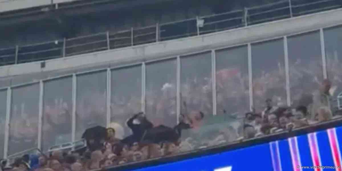 Beelden uit Camp Nou: Feyenoord-fans onderwerpen hekken aan stevige test