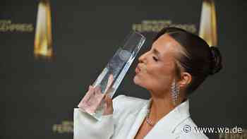 Laura Wontorra gewinnt Trophäe beim Deutschen Fernsehpreis