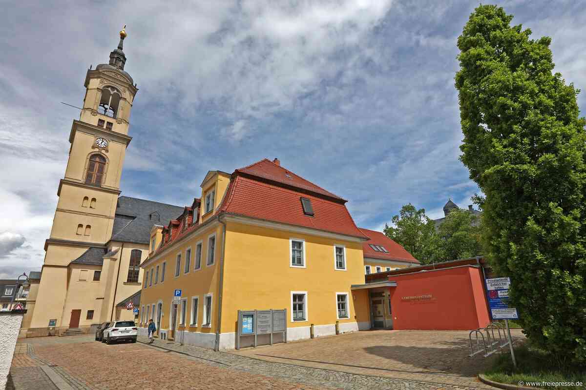 Sachbeschädigung in Werdau: Steine landen an Scheiben des Kirchgemeindehauses