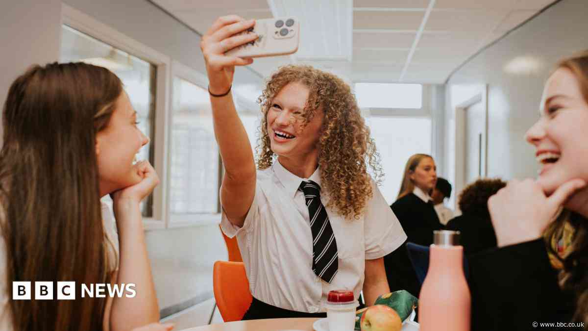 Parents, teachers and pupils have their say on restricting phones in schools