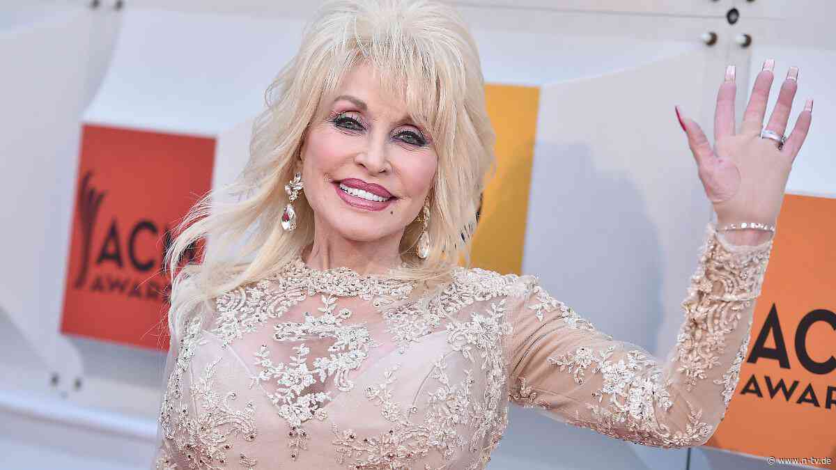 Schwester wusste Bescheid: Dolly Parton verschwieg Krebs vor Familienmitgliedern