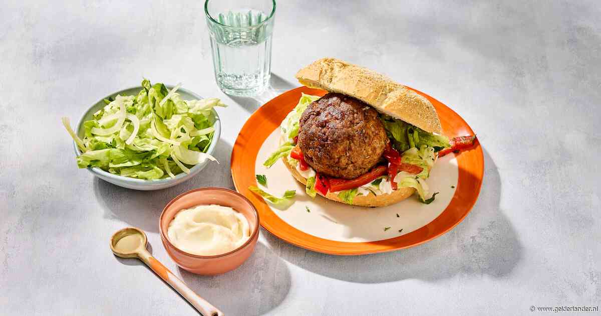 Wat Eten We Vandaag: Broodje bal met paprika en aioli