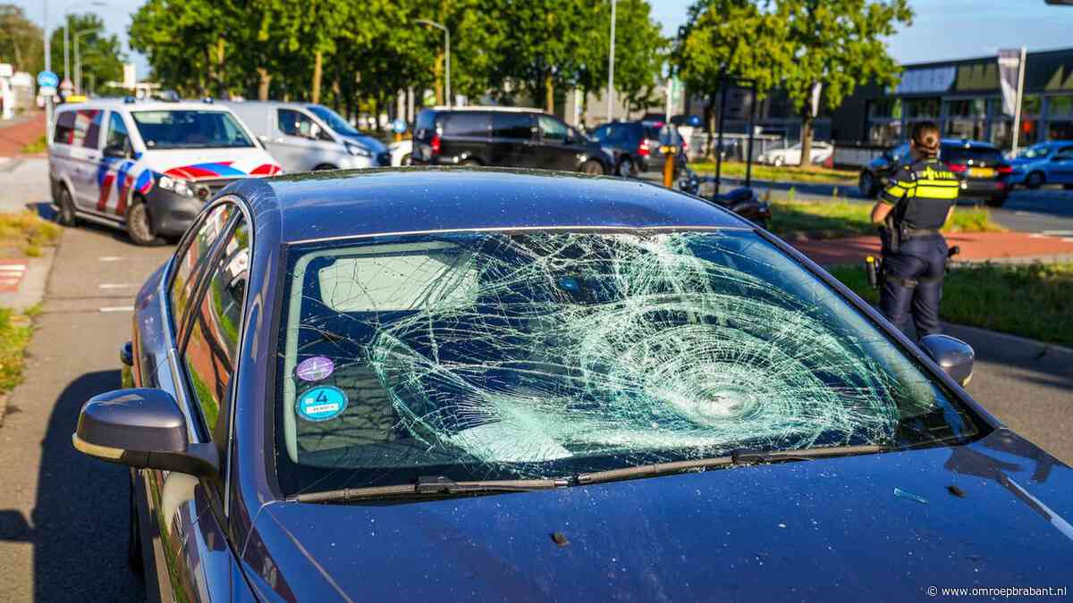 Fietser zwaargewond bij botsing met auto in Veldhoven