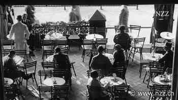 In Berlins berühmtesten Café trifft man alle an: Bertolt Brecht, Marlene Dietrich und Albert Einstein. Dann kommen die Nazis