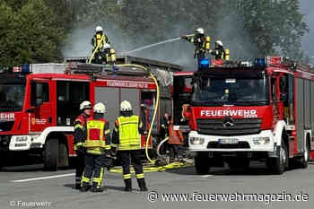 Brennender Gefahrgut-Lkw: Feuerwehr erreicht Ladung nur von oben