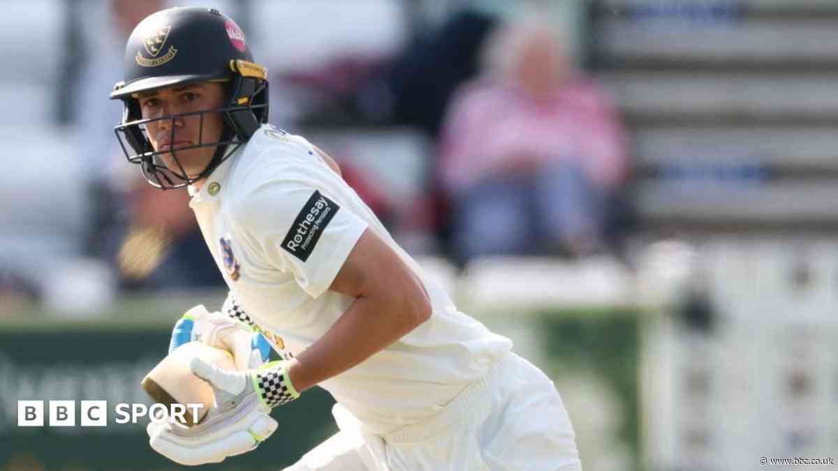 Tear helps Sussex edge absorbing day against Surrey