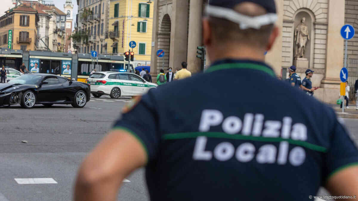 Frena per non investire un pedone e si lascia scappare una bestemmia: multato con 102 euro dalla polizia locale perché “contro le divinità della religione di Stato”