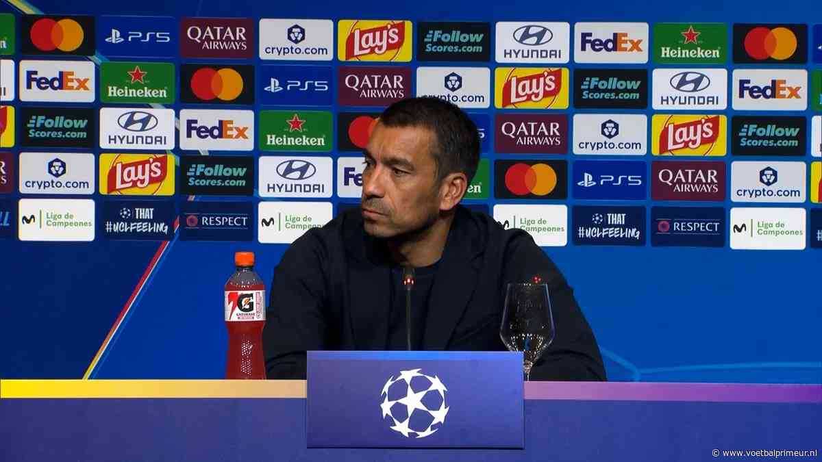 Van Bronckhorst over Barça-opgeleide Feyenoorder: 'Alleen dan haal je het eerste'