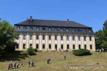 Schloss und St. Marienkirche öffnen in Leubnitz