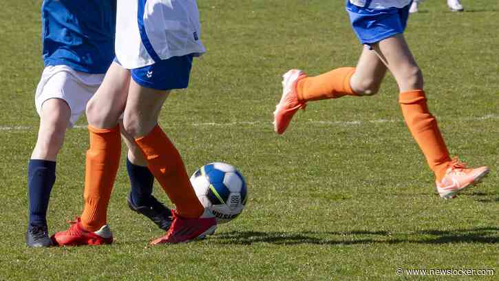 Onderzoek legt verborgen wereld achter commerciële voetbalscholen bloot: ’Ze verzieken het jeugdvoetbal en hollen amateurclubs uit’