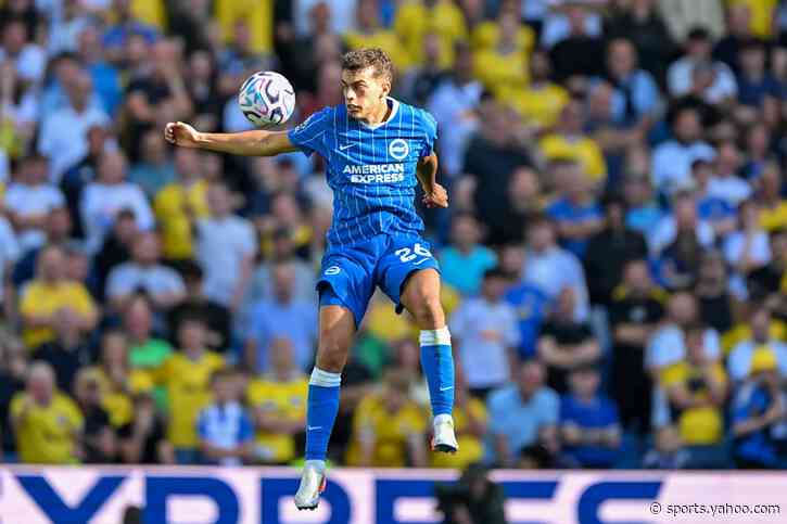 Report: Brighton hold positive contract talks with midfielder