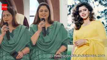 'Yeh Nagma hai?': Netizens are shocked to see SRK, Akshay, Ravi Kishan's co-star