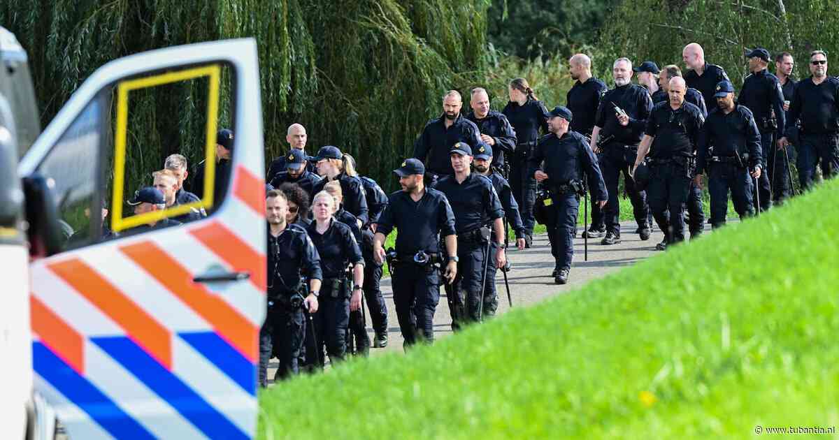 Honderden politiemensen op zoek naar vuurwapens in Overasselt, ook bij basisscholen