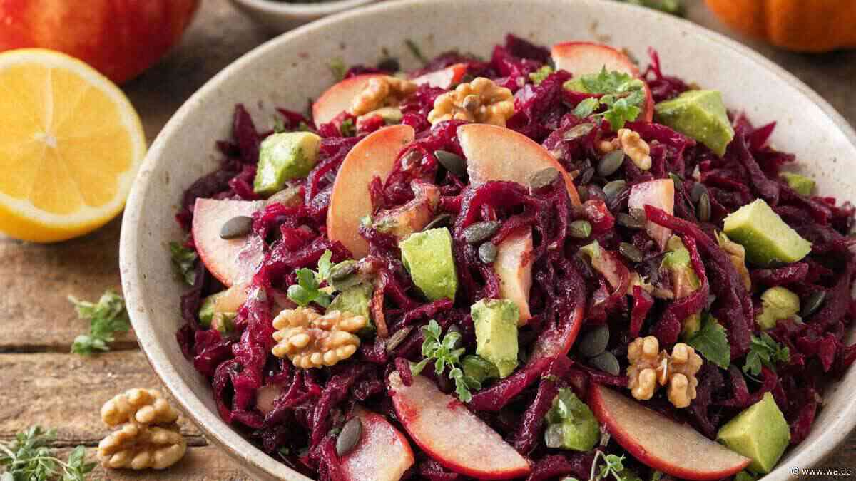 Wenige Zutaten, wenig Kalorien, viel Geschmack: Rote-Bete-Salat mit Apfel und Avocado