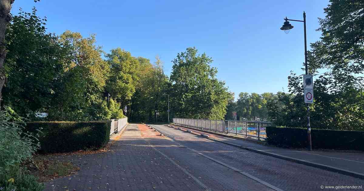 Veelgebruikte sluiproute in Arnhem wordt afgesloten voor auto’s, langgekoesterde wens van bewoners gaat in vervulling