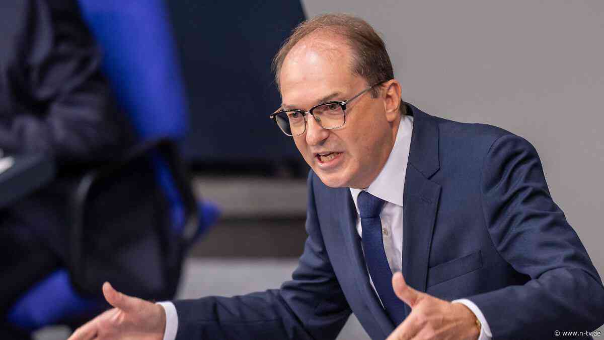 Innenminister verteidigt Etat: Dobrindt: Nicht im Krieg, aber täglich Ziel hybrider Angriffe