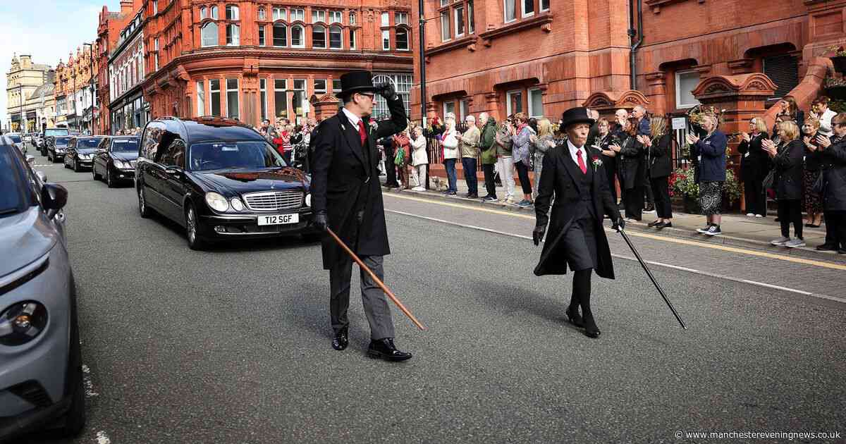In pictures: Thousands line streets of Wigan to say goodbye to beloved rugby legend Sir Billy Boston