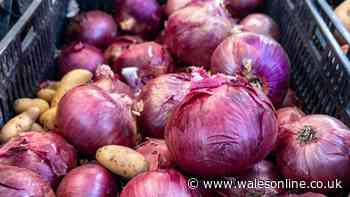 Red and purple foods 'help reduce cholesterol and blood pressure'
