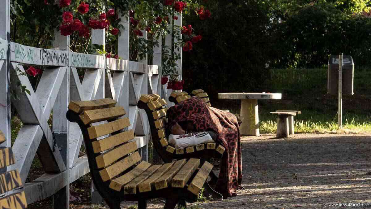 Streit um Sitzbank eskaliert: Frau (28) holt zum Schlag gegen Seniorin (78) aus
