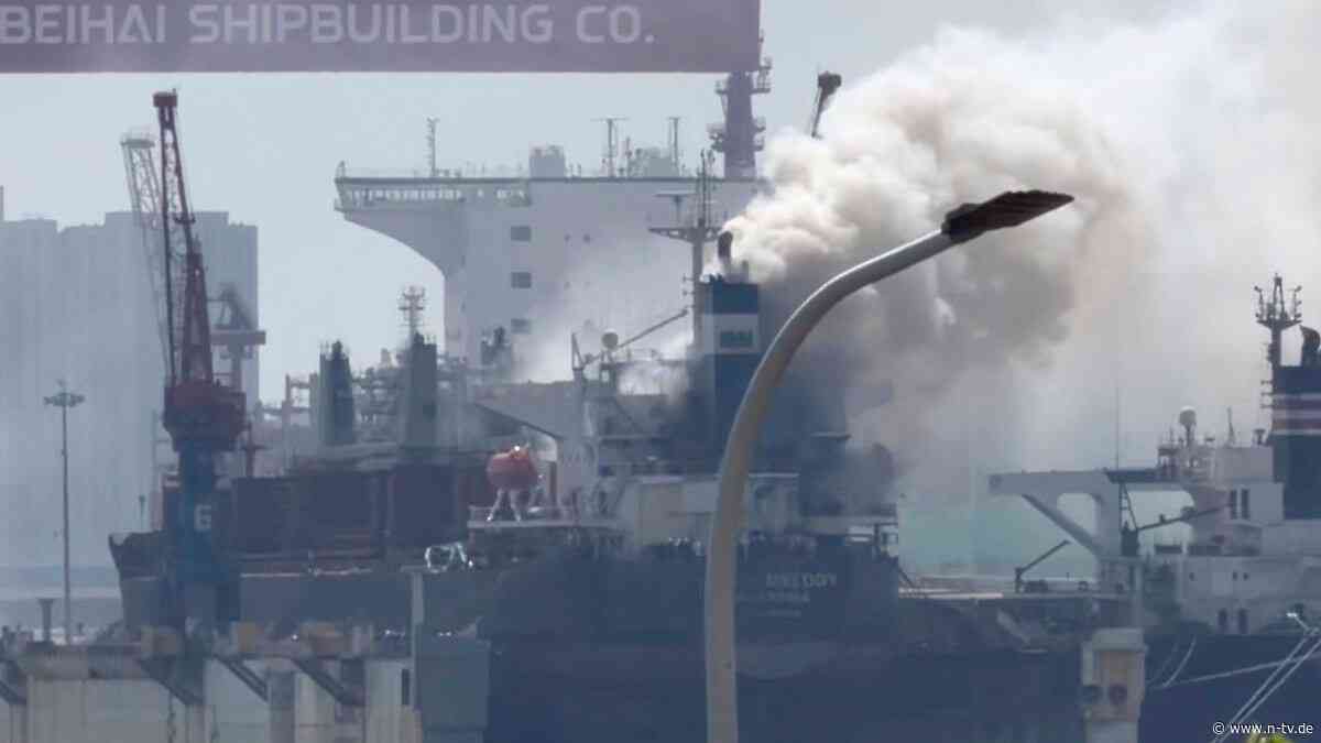 Xi gibt "wichtige Anweisungen" : 25 Menschen sterben bei Brand auf Frachter in China