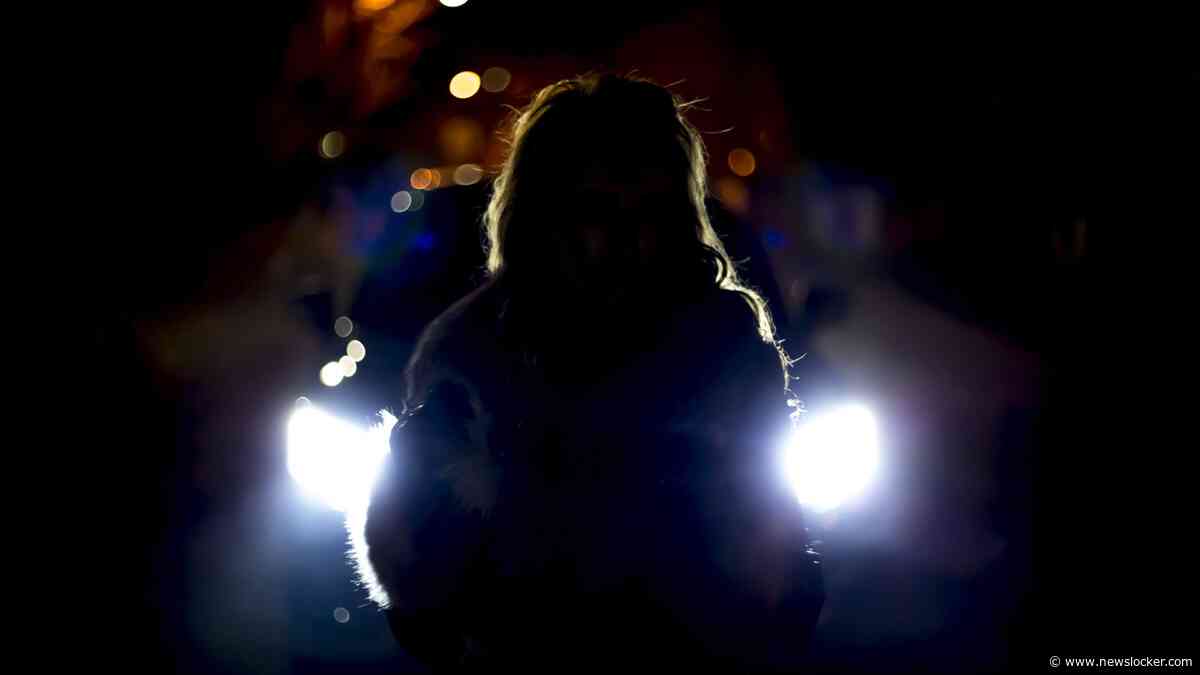 Angela’s dochter (14) werd in het donker achtervolgd door een onbekende man: ’De meiden besloten om op de drukke weg te blijven, maar hij bleef naar ze roepen’