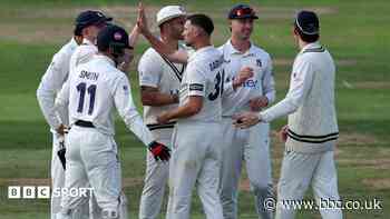 Warwickshire race to two-day win over Glamorgan