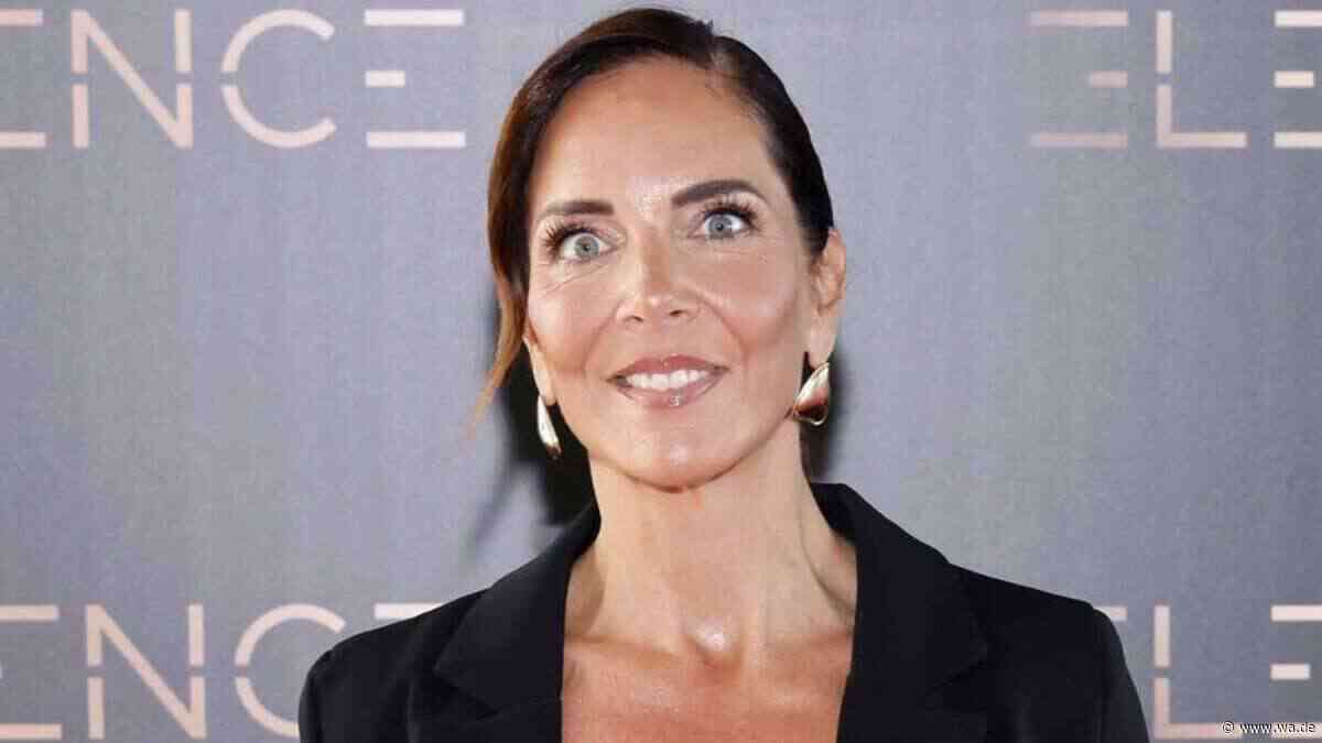 Was für Beine: Danni Büchner begeistert als heiße Business-Lady