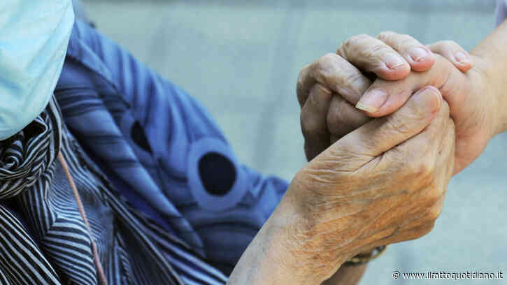 Udine, uccide il padre 91enne a coltellate nella casa di riposo e poi si costituisce: “Movente economico”