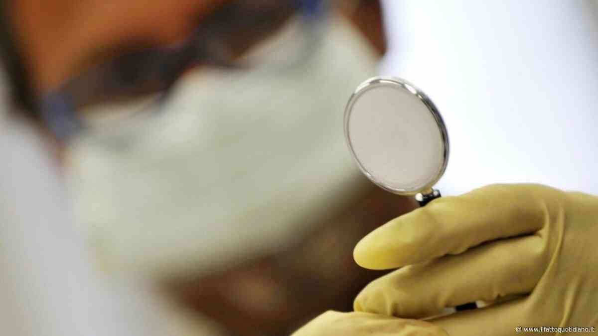 Abusi sessuali durante le visite, ai domiciliari un senologo. Indagine partita dopo segnalazione dell’ordine dei medici