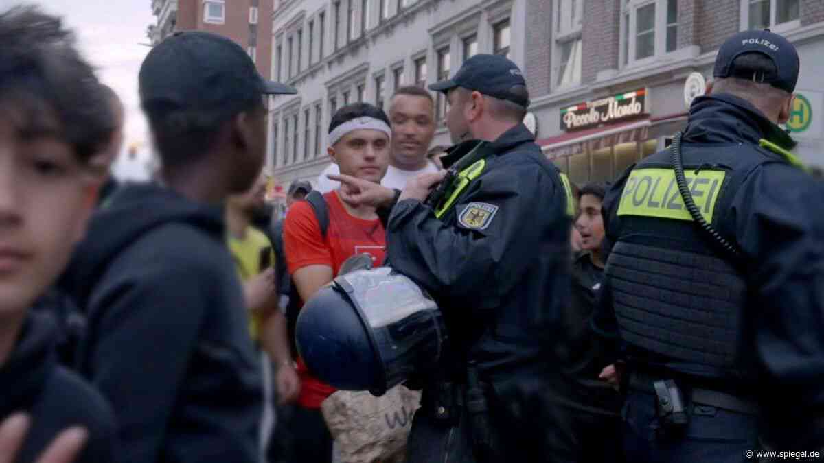 Polizei in Hamburg: Der normale Wahnsinn für die Davidwache - SPIEGEL TV