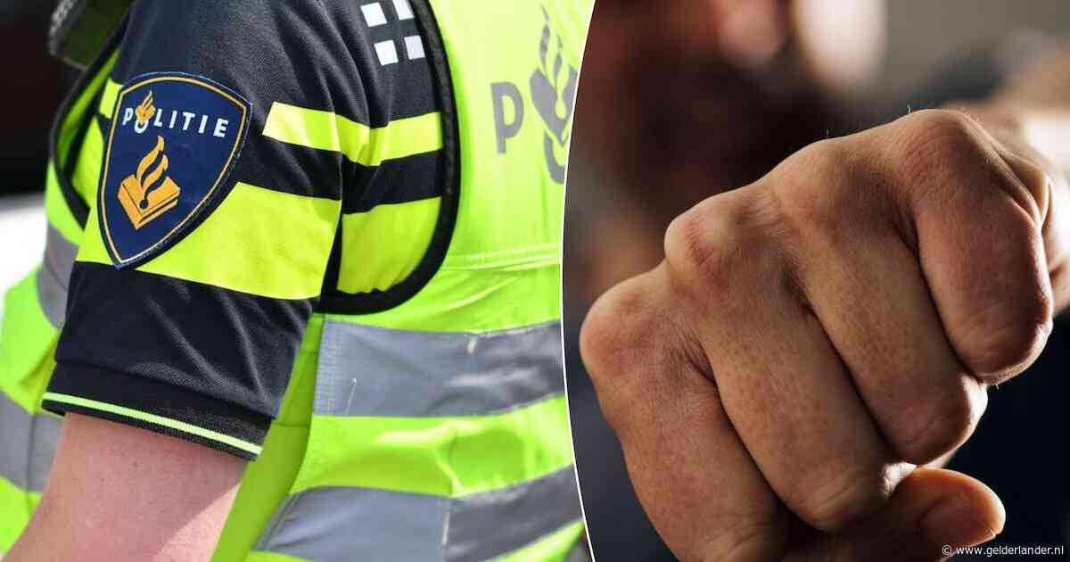 Leerling (14) geschopt en geslagen in buurt van school: jongeren filmen mishandeling