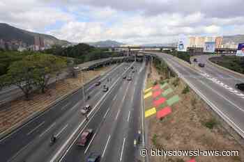 Cinco heridos por choque de tres motos en la autopista Gran Cacique Guaicaipuro