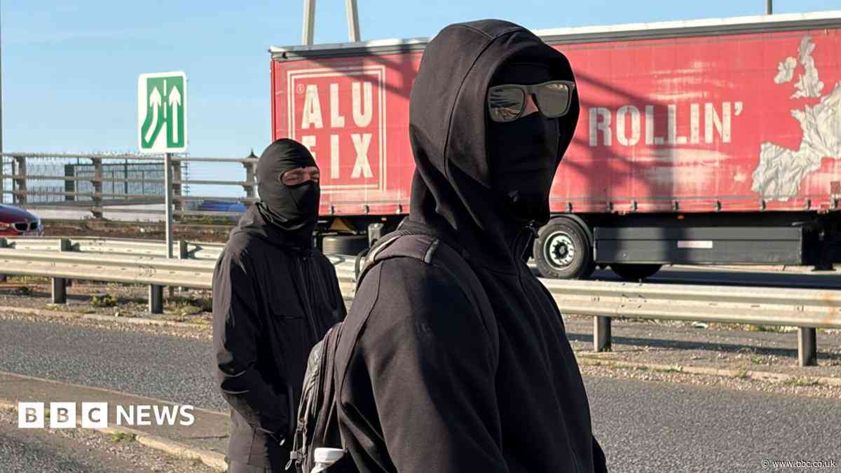 Police to crack down on face coverings at protests