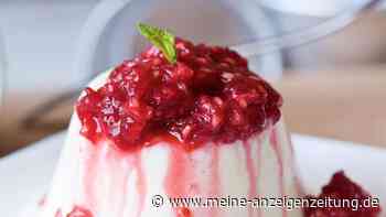 Italienische Panna Cotta mit Vanille und Beerensauce: Italiens schönstes Dessert