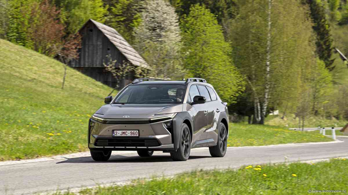 TEST - Deze Toyota gaat de strijd aan met de bestverkochte EV ter wereld