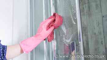 Shower screens will sparkle and be limescale-free with 2 kitchen ingredients