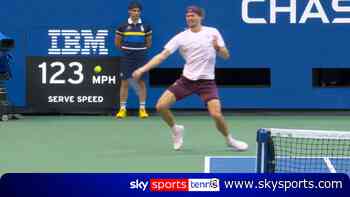 Zverev hit sensational winner around the net post in tie-break!