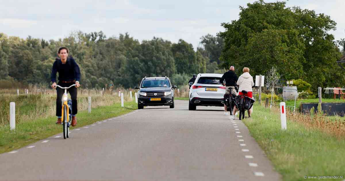 Iedere dag 250 vrachtwagens door de polder? Bewoners schrikken van afsluiting drukke doorgaande weg
