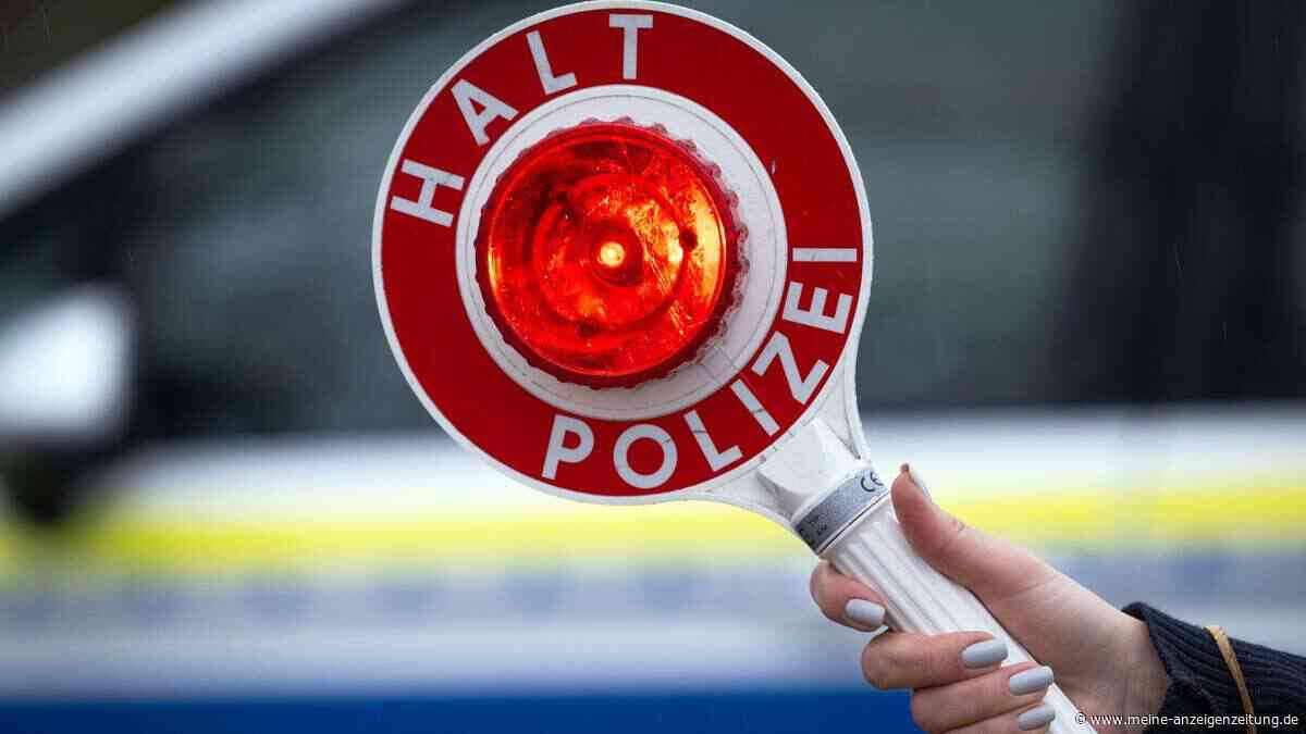 Großkontrolle auf der A92: Polizei stoppt 2000 Autos in einer Nacht